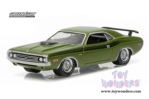 Greenlight - GL Muscle Series 16 - Dodge Challenger R/T Hard Top (1971, 1/64 scale diecast model car, Lime Green Iridescent) 13160C/48