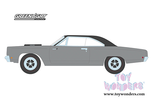 Greenlight - GL Muscle Series 22 | Plymouth Road Runner Hemi&reg; Hardtop (1968, 1/64 scale diecast model car, Buffet Silver) 13250B/48