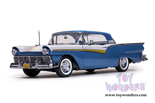 Sun Star USA - Ford Fairlane 500 Skyliner Convertible (1957, 1/18 scale diecast model car, Dresden Blue/Colonial White) 1338BU