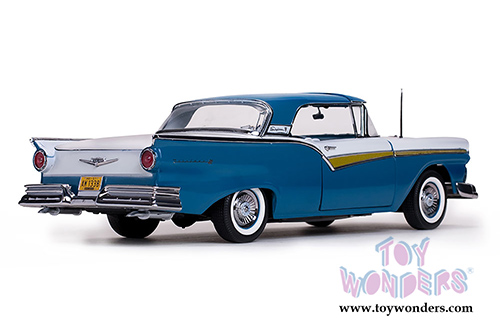 Sun Star USA - Ford Fairlane 500 Skyliner Convertible (1957, 1/18 scale diecast model car, Dresden Blue/Colonial White) 1338BU