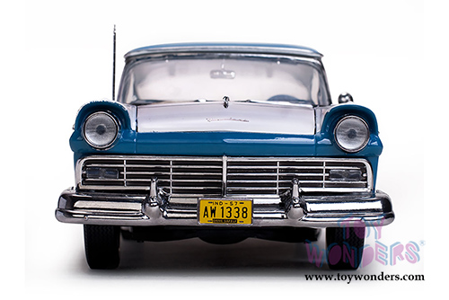 Sun Star USA - Ford Fairlane 500 Skyliner Convertible (1957, 1/18 scale diecast model car, Dresden Blue/Colonial White) 1338BU