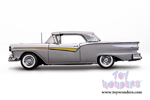 Sun Star USA - Ford Fairlane 500 Skyliner Convertible (1957, 1/18 scale diecast model car, Wood Smoke Gray/Colonial White) 1339GY