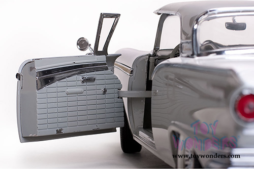 Sun Star USA - Ford Fairlane 500 Skyliner Convertible (1957, 1/18 scale diecast model car, Wood Smoke Gray/Colonial White) 1339GY