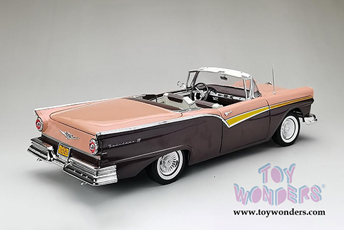 Sun Star - Ford Fairlane 500 Skyliner (1957, 1/18 scale diecast model car, Silver Mocha/Coral Sand) 1345
