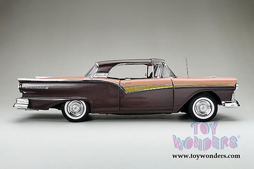 Sun Star - Ford Fairlane 500 Skyliner (1957, 1/18 scale diecast model car, Silver Mocha/Coral Sand) 1345