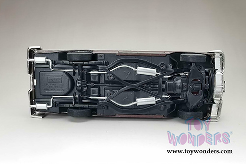 Sun Star - Ford Fairlane 500 Skyliner (1957, 1/18 scale diecast model car, Silver Mocha/Coral Sand) 1345