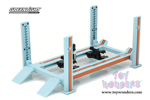 Greenlight - Adjustable Four-Post Lift Gulf Oil (1/18 scale) 13503