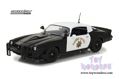 Greenlight - Chevrolet Camaro Z/28 California Highway Patrol Hardtop (CHP) with Police Officer Figurine (1979, 1/18 scale die cast model car, Black/White) 13506