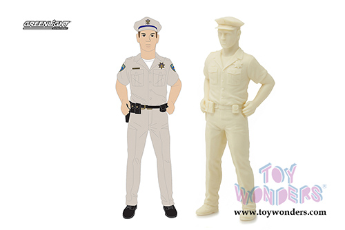 Greenlight - Chevrolet Camaro Z/28 California Highway Patrol Hardtop (CHP) with Police Officer Figurine (1979, 1/18 scale die cast model car, Black/White) 13506