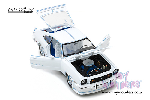 Greenlight - Ford Mustang II King Cobra Hardtop (1978, 1/18 scale diecast model car, White with Blue) 13508