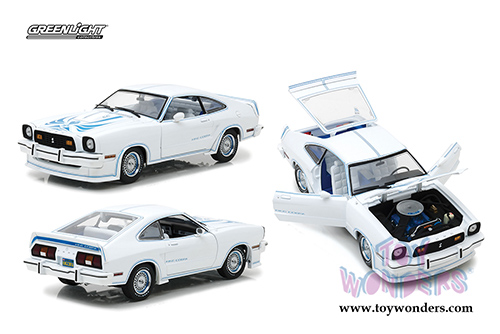 Greenlight - Ford Mustang II King Cobra Hardtop (1978, 1/18 scale diecast model car, White with Blue) 13508