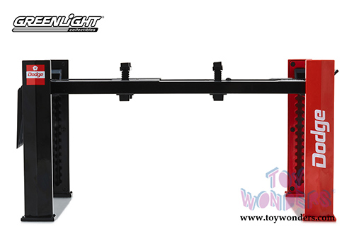 Greenlight - Adjustable Four-Post Lift Dodge (1/18 scale) 13518