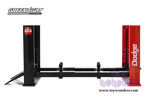 Greenlight - Adjustable Four-Post Lift Dodge (1/18 scale) 13518
