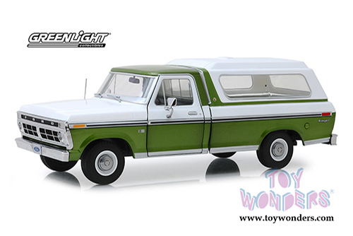 Greenlight - Ford F-100 Ranger Pickup Truck with Deluxe Box Cover (1975, 1/18 scale diecast model car, Green/White) 13545