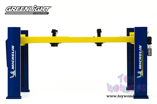 Greenlight - Adjustable Four-Post Lift - Michelin Tires (1/18 scale) 13554