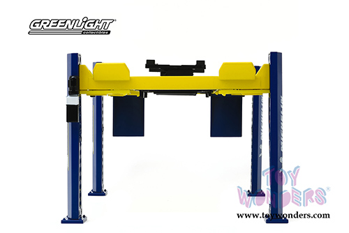Greenlight - Adjustable Four-Post Lift - Michelin Tires (1/18 scale) 13554