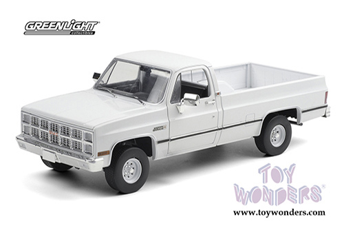 Greenlight - GMC&reg; K-2500 Sierra Grande Wideside Pickup Truck (1982, 1/18 scale diecast model car, White) 13562