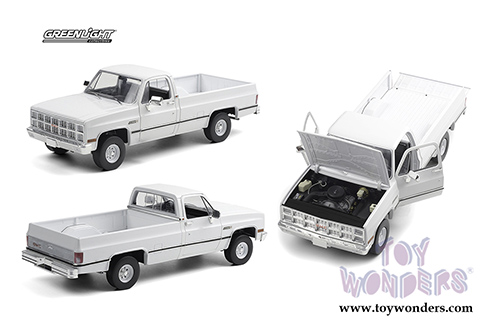 Greenlight - GMC&reg; K-2500 Sierra Grande Wideside Pickup Truck (1982, 1/18 scale diecast model car, White) 13562