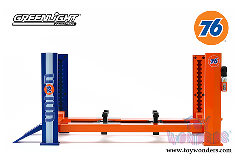 Greenlight - Adjustable Four-Post Lift - Union 76 (1/18 scale) 13579