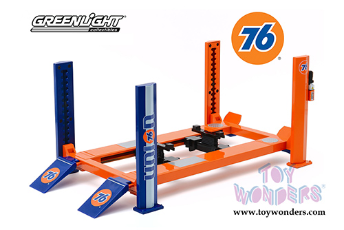 Greenlight - Adjustable Four-Post Lift - Union 76 (1/18 scale) 13579