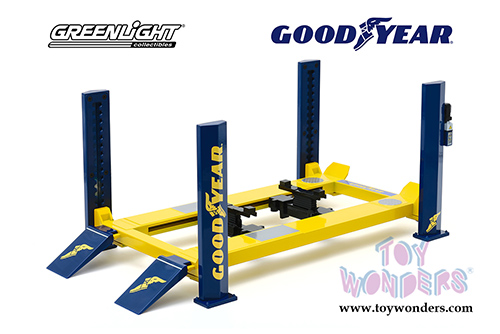 Greenlight - Adjustable Four-Post Lift - Goodyear Tires (1/18 scale) 13581