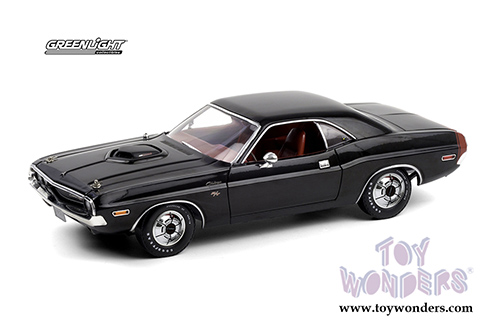 Greenlight - Dodge Challenger R/T 440 6-Pack with Deluxe Wheel Covers (1970, 1/18 scale diecast model car, Black) 13585