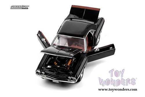 Greenlight - Dodge Challenger R/T 440 6-Pack with Deluxe Wheel Covers (1970, 1/18 scale diecast model car, Black) 13585