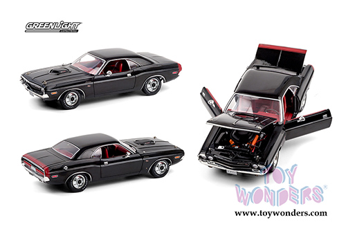 Greenlight - Dodge Challenger R/T 440 6-Pack with Deluxe Wheel Covers (1970, 1/18 scale diecast model car, Black) 13585