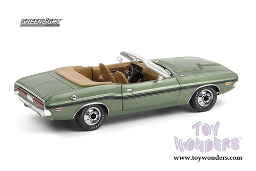 13586 Greenlight 1970 Dodge Challenger R/T Convertible with Deluxe Wheel Covers diecast model car