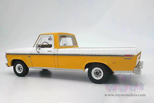 Greenlight - Ford F-100 Pickup Truck Accent Panel and Deluxe Box Cover (1975, 1/18 scale diecast model car, Chrome Yellow) 13621