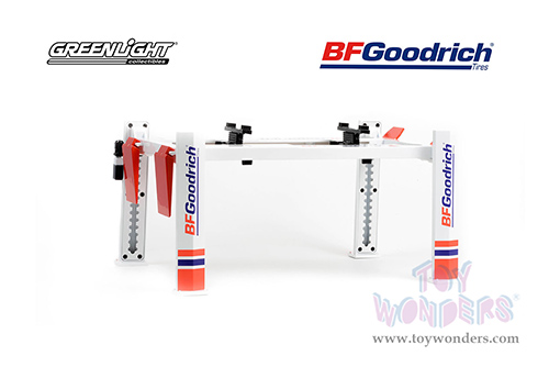 13629 Greenlight Adjustable Four-Post Lift diecast model car accessory