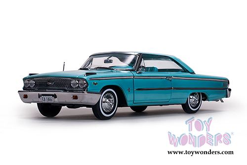 Sun Star USA - Ford Galaxie 500/XL Hard Top (1963, 1/18 scale diecast model car, Peacock Blue) 1466