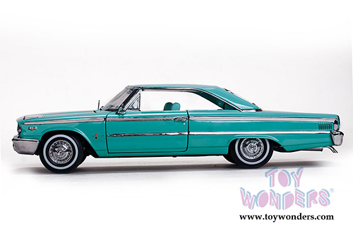 Sun Star USA - Ford Galaxie 500/XL Hard Top (1963, 1/18 scale diecast model car, Peacock Blue) 1466