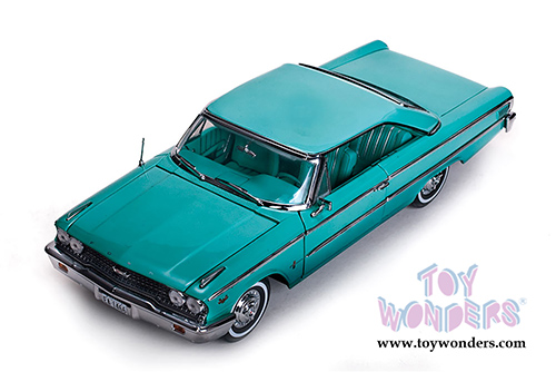 Sun Star USA - Ford Galaxie 500/XL Hard Top (1963, 1/18 scale diecast model car, Peacock Blue) 1466