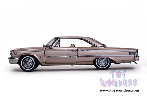 Sun Star USA - Ford Galaxie 500/XL Hardtop (1963, 1/18 scale diecast model car, Rose Beige) 1467