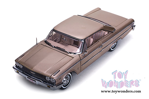 Sun Star USA - Ford Galaxie 500/XL Hardtop (1963, 1/18 scale diecast model car, Rose Beige) 1467