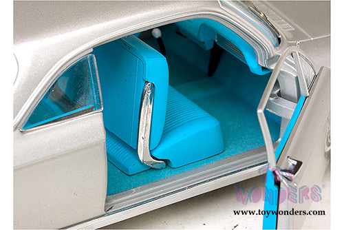 Sun Star - Chevrolet Corvair Coupe Hard Top (1963, 1/18 scale diecast model car, Satin Silver) 1486