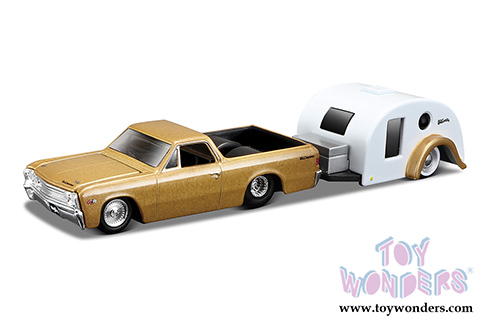 Maisto Design Tow & Go - Chevrolet El Camino&trade;/Traveler Trailer (1967, 1/64 scale diecast model car, Gold/White) 15368ELC