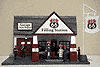 American Diorama Buildings - Gas Station Diorama w/ Figures (1:24) 15907