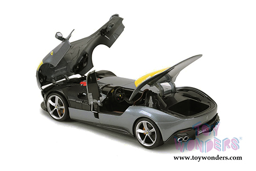 BBurago Ferrari Race & Play - Ferrari Monza SP1 (1/18 scale diecast model car, Gray) 16013GY