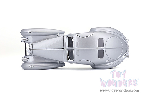 BBurago - Bugatti Atantic Hard Top (1/24 scale diecast model car, Silver) 18-22092SV