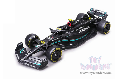 Bburago Formula Racing - Mercedes AMG Petronas F1 Team #44 Lewis Hamilton Formula One F1 W14 E Performance (2023) with Driver Figure (1/24 scale diecast model car, Black) 18-28037/44