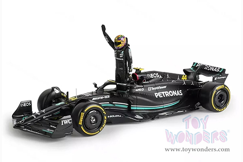 Bburago Formula Racing - Mercedes AMG Petronas F1 Team #44 Lewis Hamilton Formula One F1 W14 E Performance (2023) with Driver Figure (1/24 scale diecast model car, Black) 18-28037/44