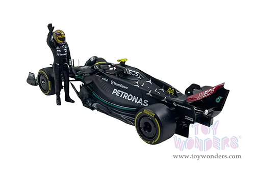 Bburago Formula Racing - Mercedes AMG Petronas F1 Team #44 Lewis Hamilton Formula One F1 W14 E Performance (2023) with Driver Figure (1/24 scale diecast model car, Black) 18-28037/44