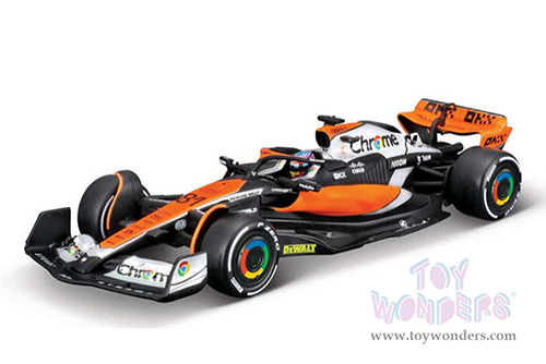 Bburago Formula Racing - McLaren F1 Team #4 Lando Norris with Driver Formula One F1 British GP (2023) (1/43 scale diecast model car, Black/Orange/Silver) 18-38088/4