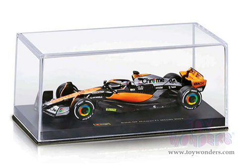 Bburago Formula Racing - McLaren F1 Team #4 Lando Norris with Driver Formula One F1 British GP (2023) (1/43 scale diecast model car, Black/Orange/Silver) 18-38088/4