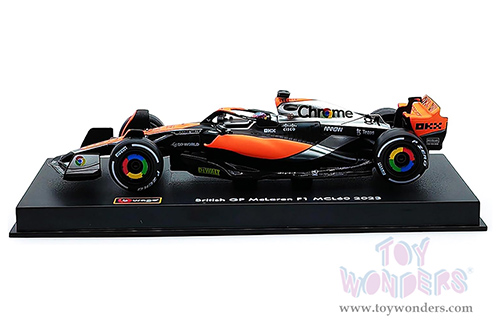 Bburago Formula Racing - McLaren F1 Team #81 Oscar Piastri with Driver Formula One F1 British GP (2023) (1/43 scale diecast model car, Black/Orange/Silver) 18-38088/81