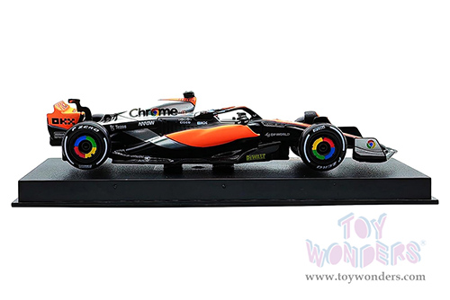Bburago Formula Racing - McLaren F1 Team #81 Oscar Piastri with Driver Formula One F1 British GP (2023) (1/43 scale diecast model car, Black/Orange/Silver) 18-38088/81