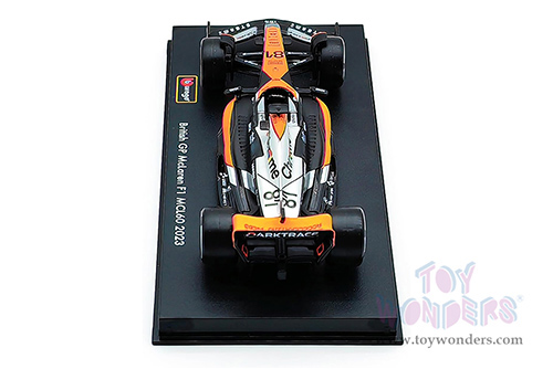 Bburago Formula Racing - McLaren F1 Team #81 Oscar Piastri with Driver Formula One F1 British GP (2023) (1/43 scale diecast model car, Black/Orange/Silver) 18-38088/81