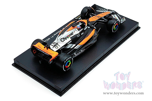 Bburago Formula Racing - McLaren F1 Team #81 Oscar Piastri with Driver Formula One F1 British GP (2023) (1/43 scale diecast model car, Black/Orange/Silver) 18-38088/81